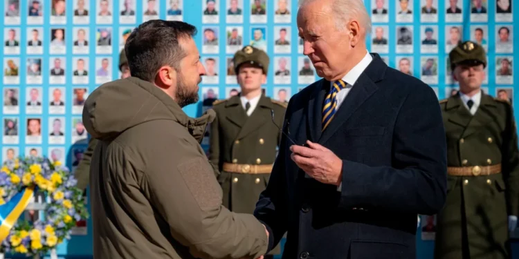 De una cita romántica a el viaje secreto de Biden a Kiev