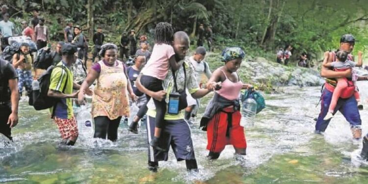 Denuncian que funcionarios panameños abusan sexualmente de migrantes