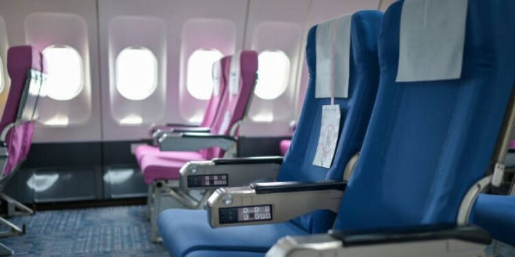 Descubre cuáles son los asientos más seguros para viajar en avión según la ciencia