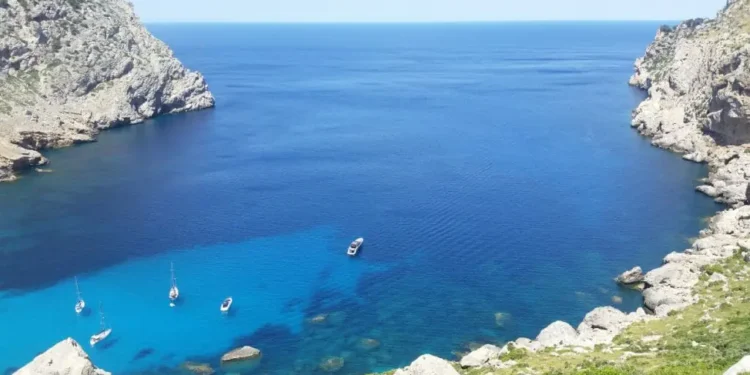 Descubre el infinito Mediterráneo surcando sus aguas en barco