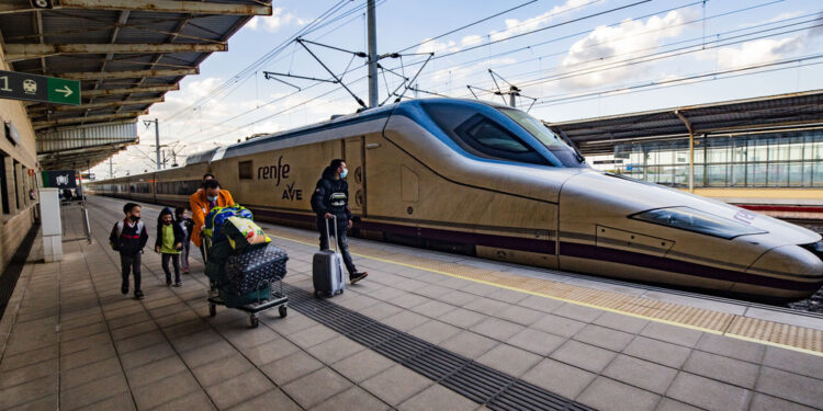 El AVE Valencia-Sevilla volverá a parar en Ciudad Real