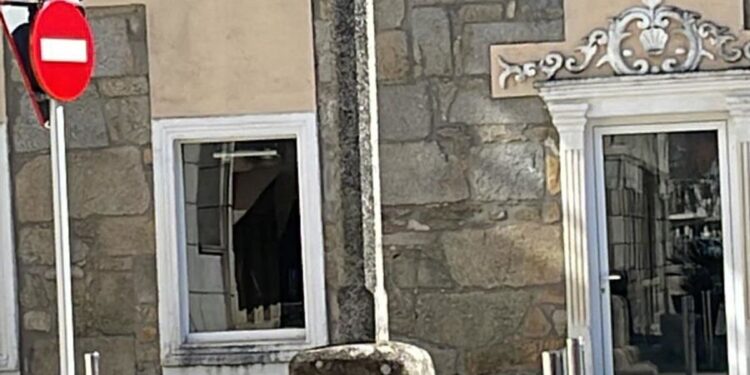 El Ayuntamiento de A Illa de Arousa denuncia los destrozos en un crucero del siglo XIX y busca identificar a causantes