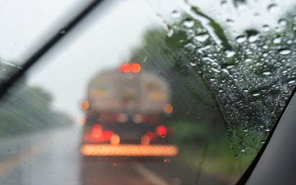 El Económico - Nueve consejos para conducir con lluvia de forma segura