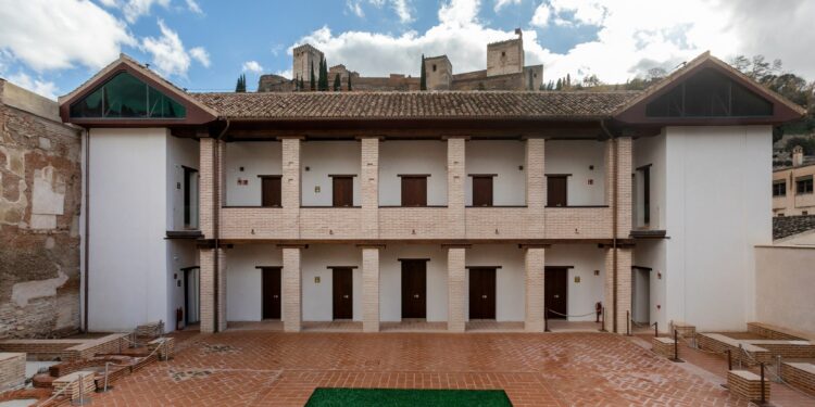 El Maristán de Granada, el hospital nazarí restaurado que puedes visitar este año