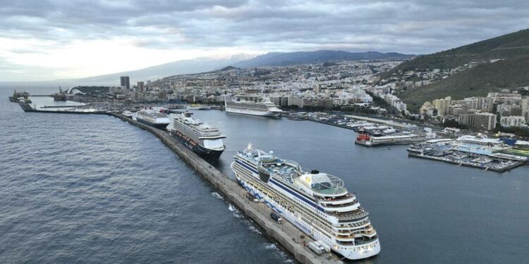 El Puerto de Tenerife recibe marzo con 45 escalas de crucero confirmadas