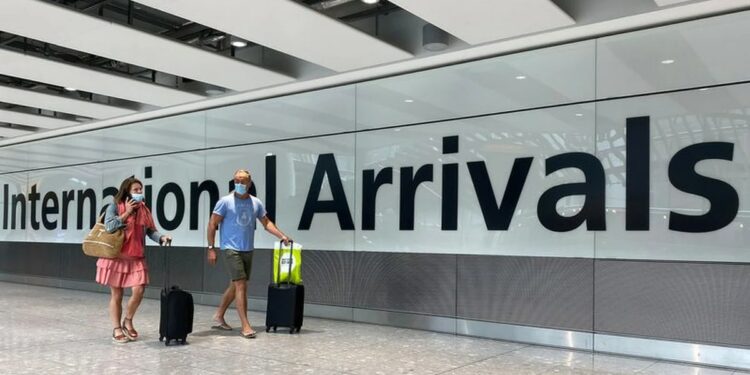 El aeropuerto de Heathrow dice que los viajes de negocios van rezagados en el repunte post-COVID
