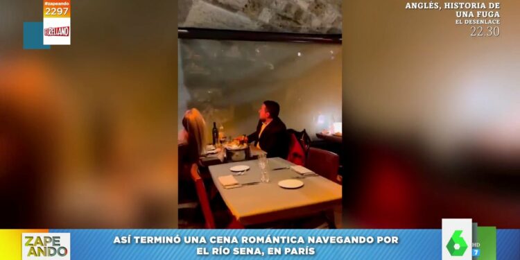 El susto de una pareja cuando se rompe la mampara de cristal de su crucero tras chocar contra un puente