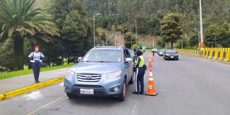 En Quito activan controles por viajes de retorno