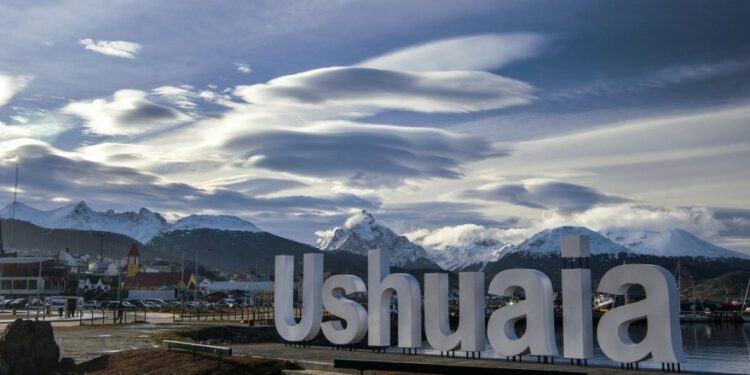En enero llegaron 420 vuelos y 121 cruceros a Ushuaia