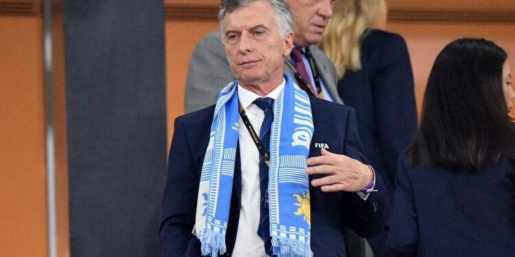 En medio de la incertidumbre por su futuro electoral, Mauricio Macri suspendió la presentación de su libro en Rosario y viajará a Europa