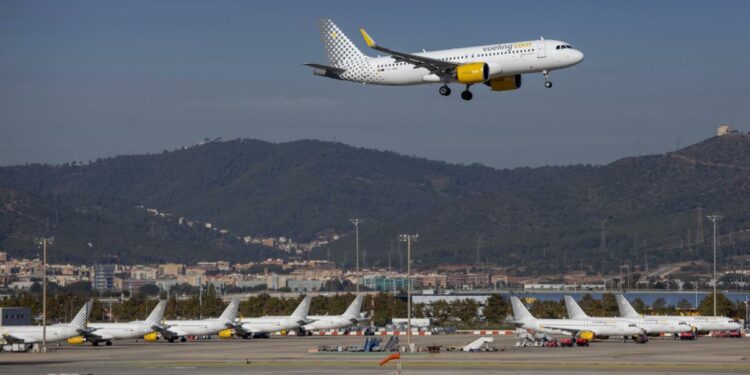 Enfrentamiento entre las agencias de viaje y Vueling por el precio de los billetes de avión