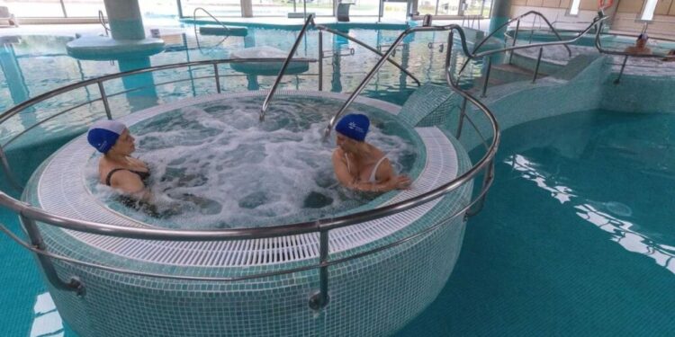 Piscina del balneario de Archena que oferta Viajes El Corte Inglés