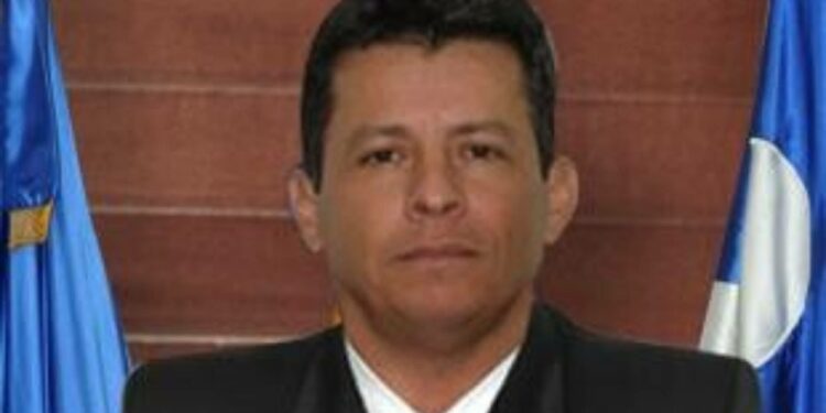 Exdirector del DNI tenía 9 vehículos blindados para viajes nacionales, alerta CGR