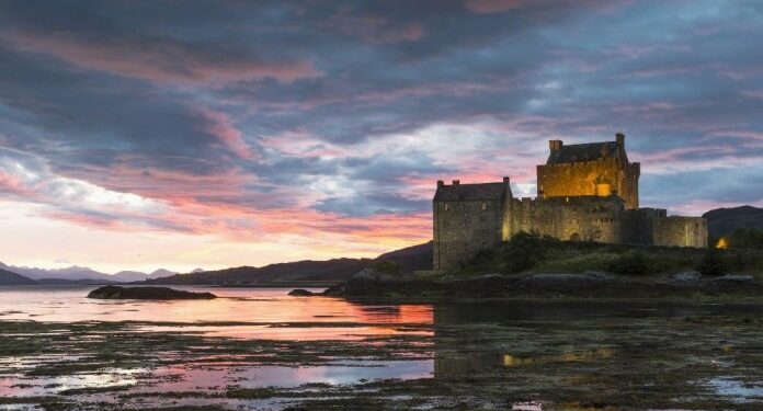 Explora Journeys se asocia con Pelorus para ofrecer experiencias de destino en Escocia e Islandia