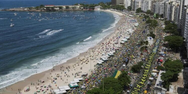 Explotó la demanda para viajar a Brasil: cuánto hay que pagar para disfrutar de sus playas
