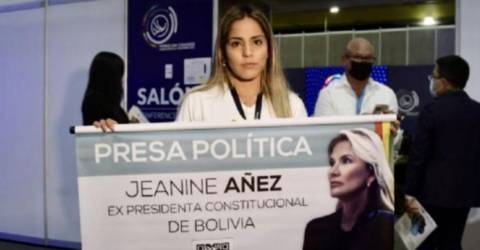 Fiscalía rastrea viajes, llamadas, inmuebles y pide congelar sus cuentas