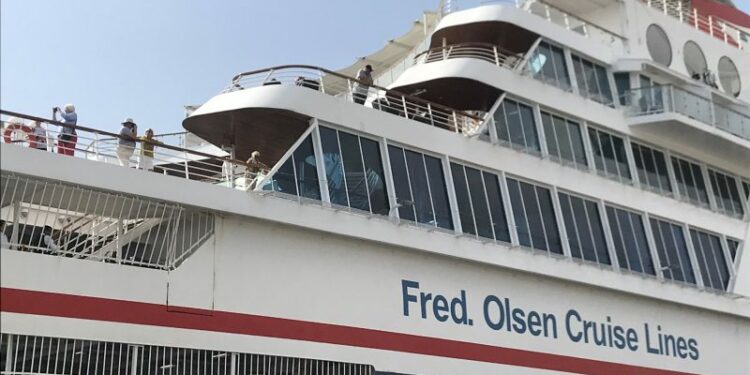 Fred Olsen Balmoral arriba a Punta Arenas