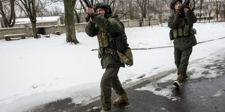 Guerra Ucrania - Rusia: últimas noticias en directo | Rusia afirma que ha roto las líneas defensivas ucranias en Lugansk | Internacional