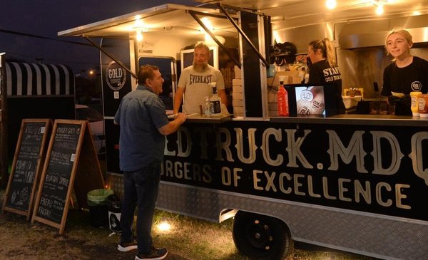 Hay más de 50 foodtrucks habilitados y buscan crear un parque gastronómico en Laguna de los Padres