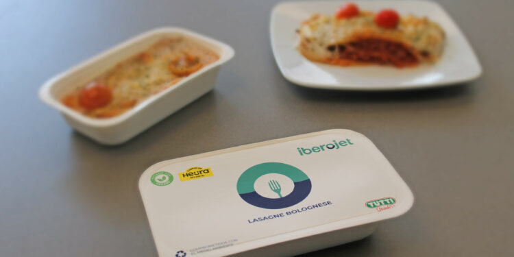 Iberojet incorpora la lasaña boloñesa 100% vegetal de Tutti Foods junto a Heura