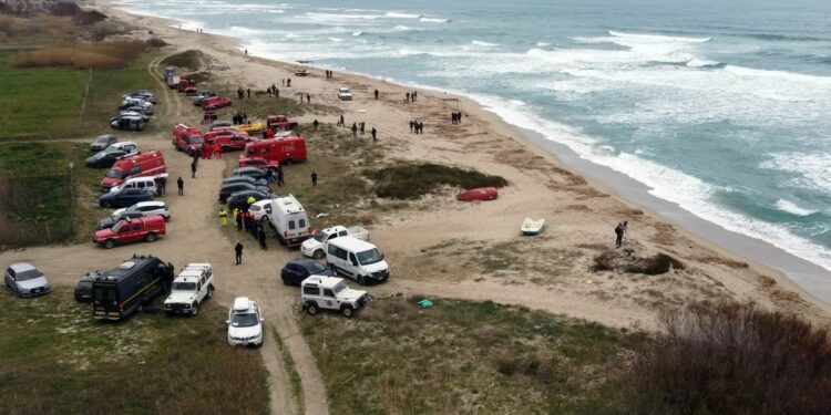 Italia: Migrantes pagan 8.000 euros para viaje de la muerte