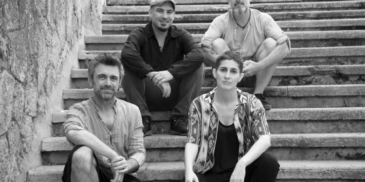 Jaime Velasco Banda interpreta "Canciones poemas y otros viajes"