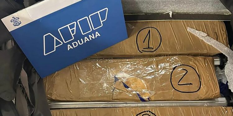 La Aduana secuestró ocho kilos de MDMA escondidos en la valija de un artista de música electrónica