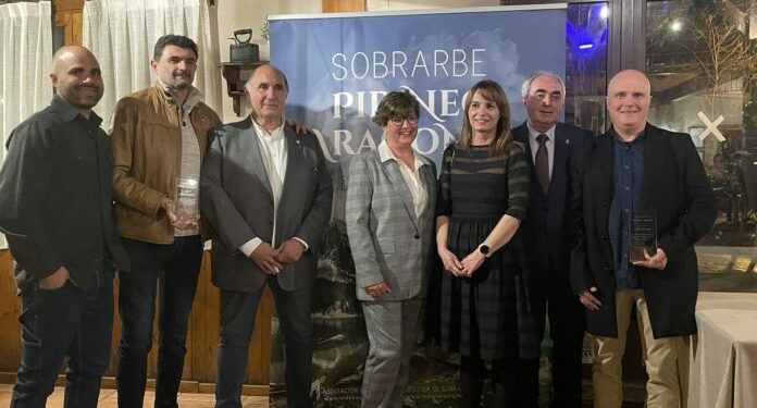 La Asociación Empresarial y Turística de Sobrarbe celebra su primera Asamblea Anual presencial después de la pandemia premiando a sus empresas centenarias