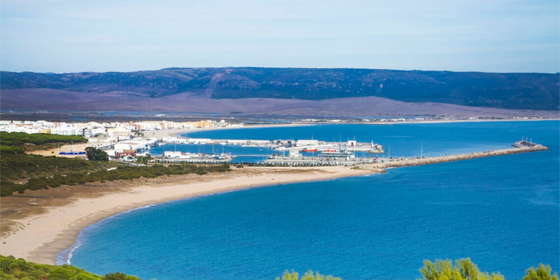 La playa de la Hierbabuena, la mejor derecha de Andalucía