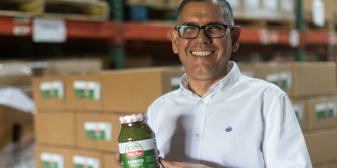 La receta de sofrito de mamá abrió las puertas del éxito para Doña Yiya Foods