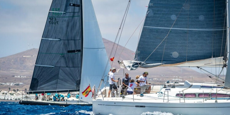 Lanzarote puede perder "uno de los mejores campos de regata del mundo" por la creación de nuevas instalaciones acuícolas