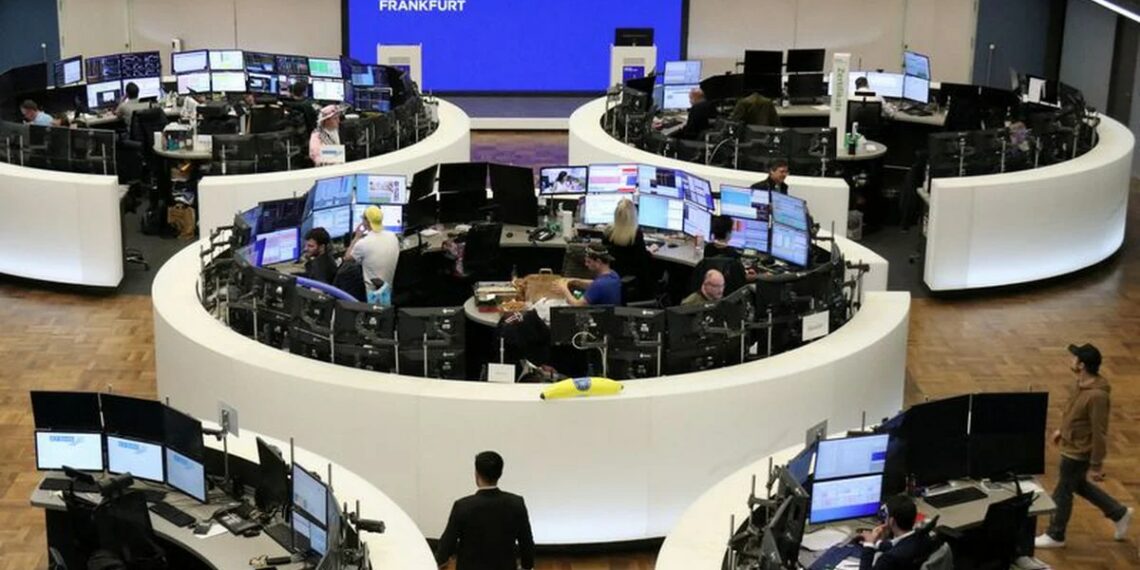 Las bolsas europeas abren al alza empujadas por los minoristas