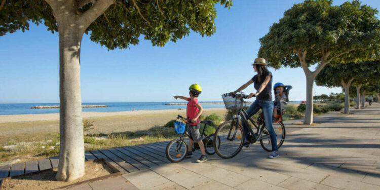 Las mejores rutas en bici para disfrutar de la Costa Dorada