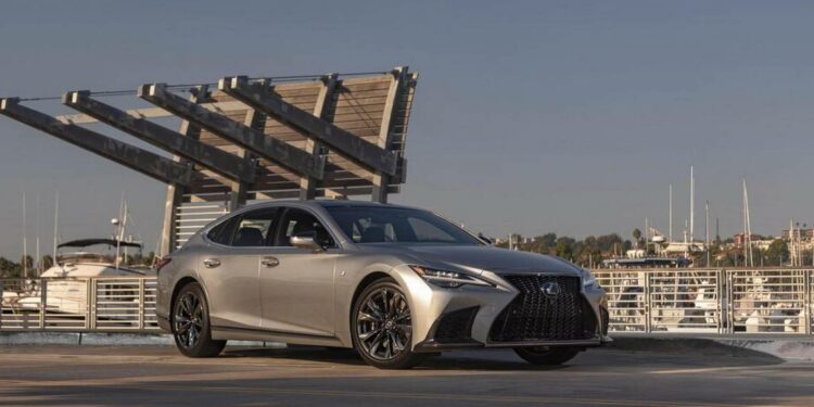 Lexus LS 500 F Sport del 2023, un sedán fiable