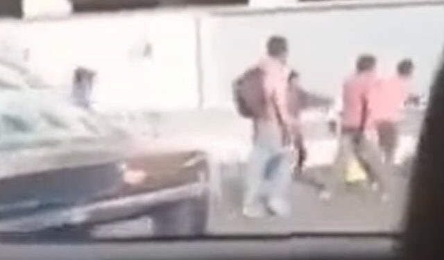 Limpiaparabrisas atacan a conductor en crucero de Puebla (video)