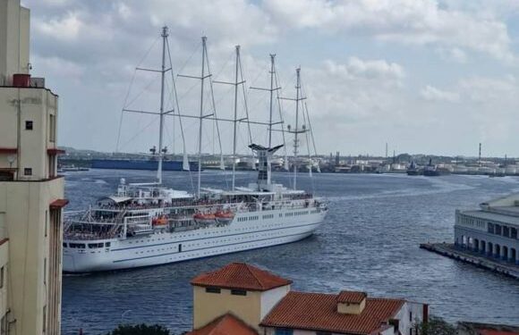 Llega a La Habana crucero de lujo Club Med 2