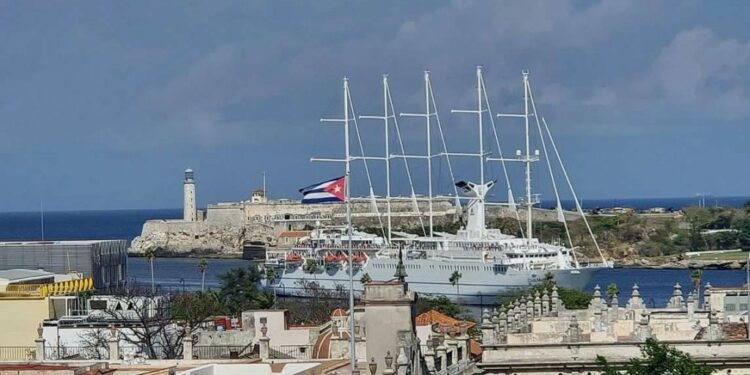 Llega a La Habana crucero francés de lujo Club Med 2