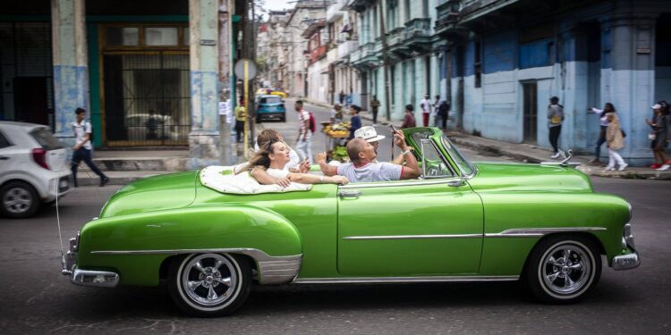 Llegada de viajeros internacionales a Cuba se triplicó en enero, según medios estatales