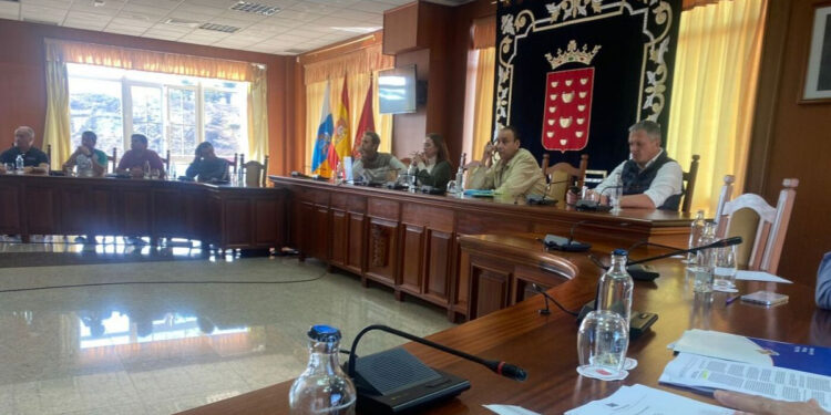 Los colectivos náuticos deportivos suspenden la concentración contra las jaulas marinas