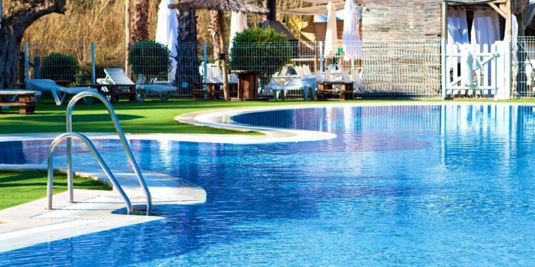 Los hoteleros y la Federación Española de Campings impulsan un proyecto para mejorar la competitividad de los campings
