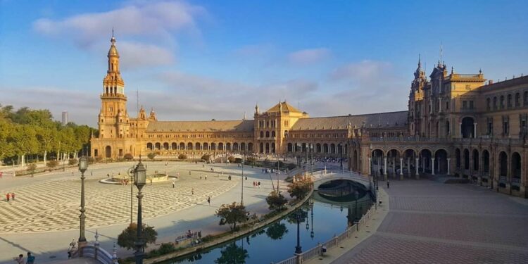 Sevilla a dónde viajar en abril