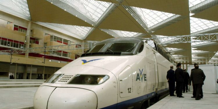 Los viajes en tren para sustituir los vuelos cortos mejoraría poco la contaminación