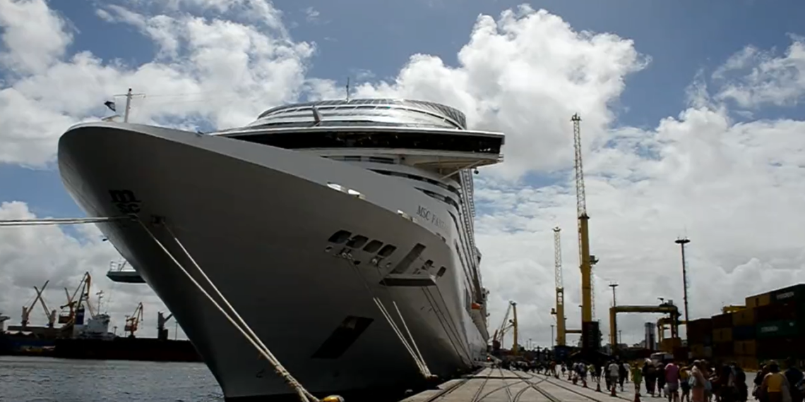 MSC Fantasia arriba al Puerto de Montevideo