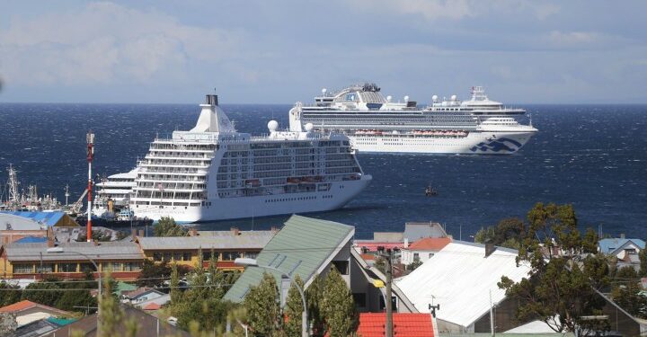 Más de 300 turistas llegaron ayer abordo de cruceros