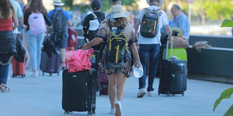 Más de 7 mil turistas llegan en cruceros
