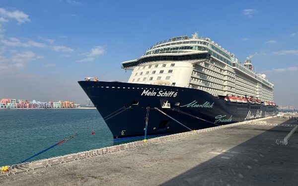 Mein Schiff 6 arriba por primera vez en la temporada a Qatar