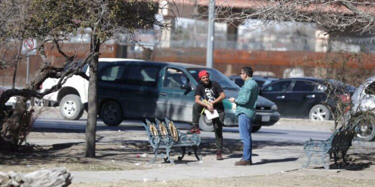 Migrantes ganan hasta 100 dólares al día en los cruceros
