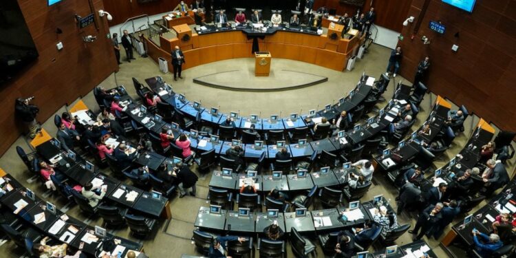 Oposición ahorra en viajes; 4T deja que el Senado pague todo