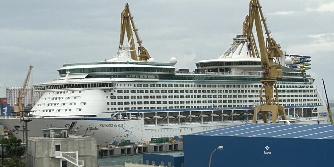 Otro crucero de Royal Caribbean repara en Navantia Cádiz hasta principios de marzo