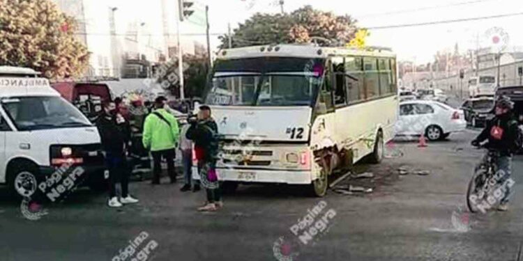 Percance vial deja cuatro lesionados en el crucero de la Pepsi